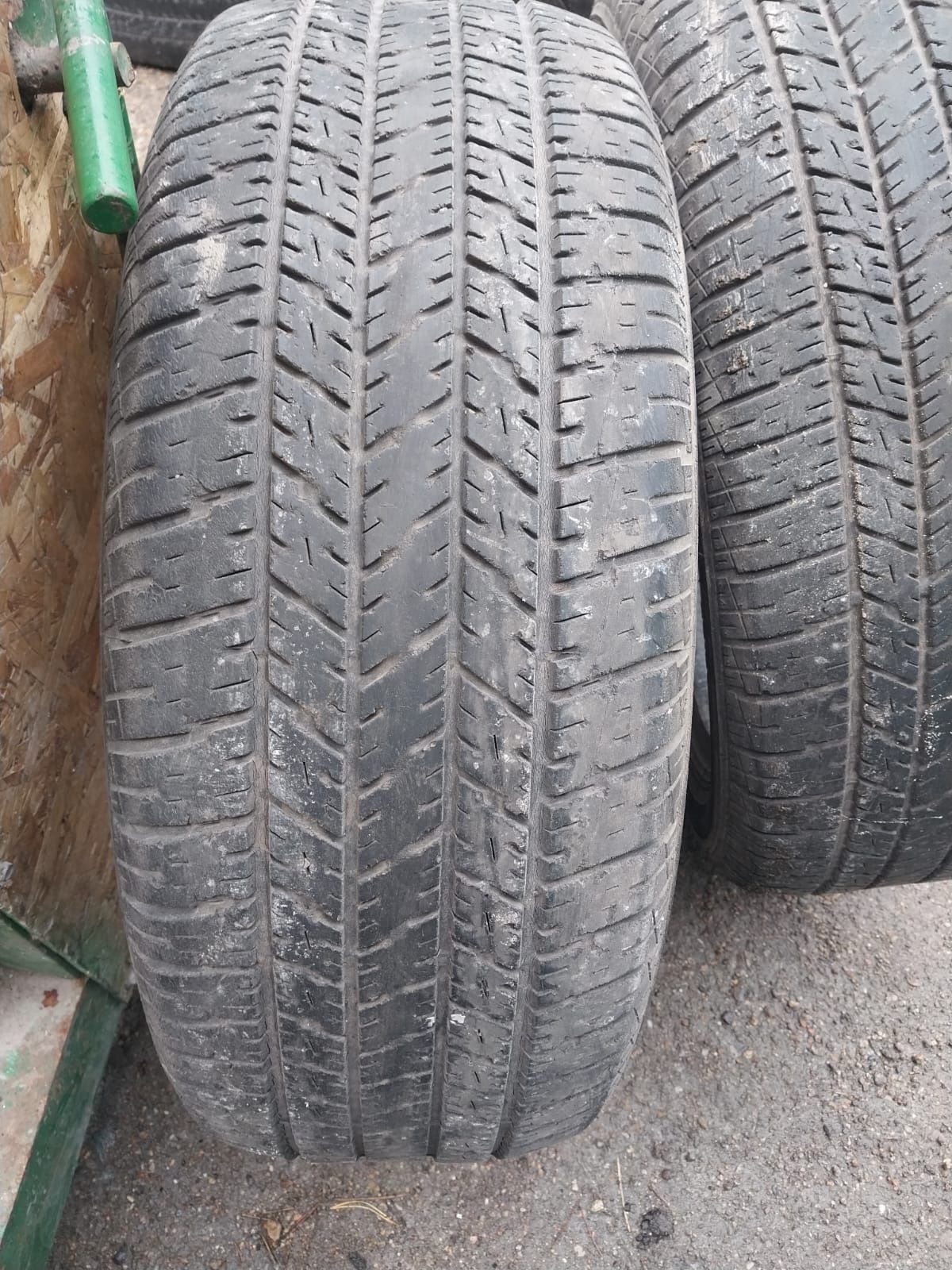 2 шины летние Firestone.