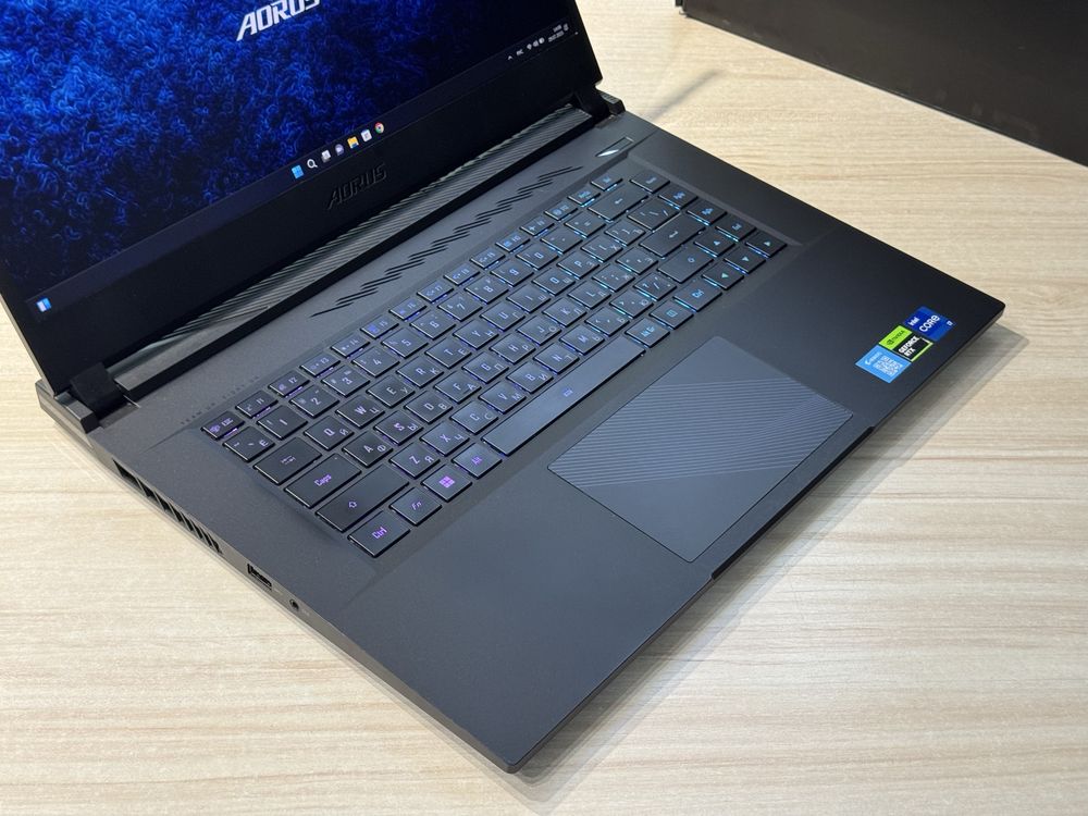 Aorus 15 | Intel Core i7 13700H / RTX4070 | Игровой ноутбук