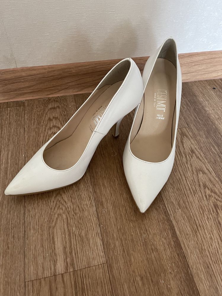 Продам женские кожаные туфли, 38/39 р.