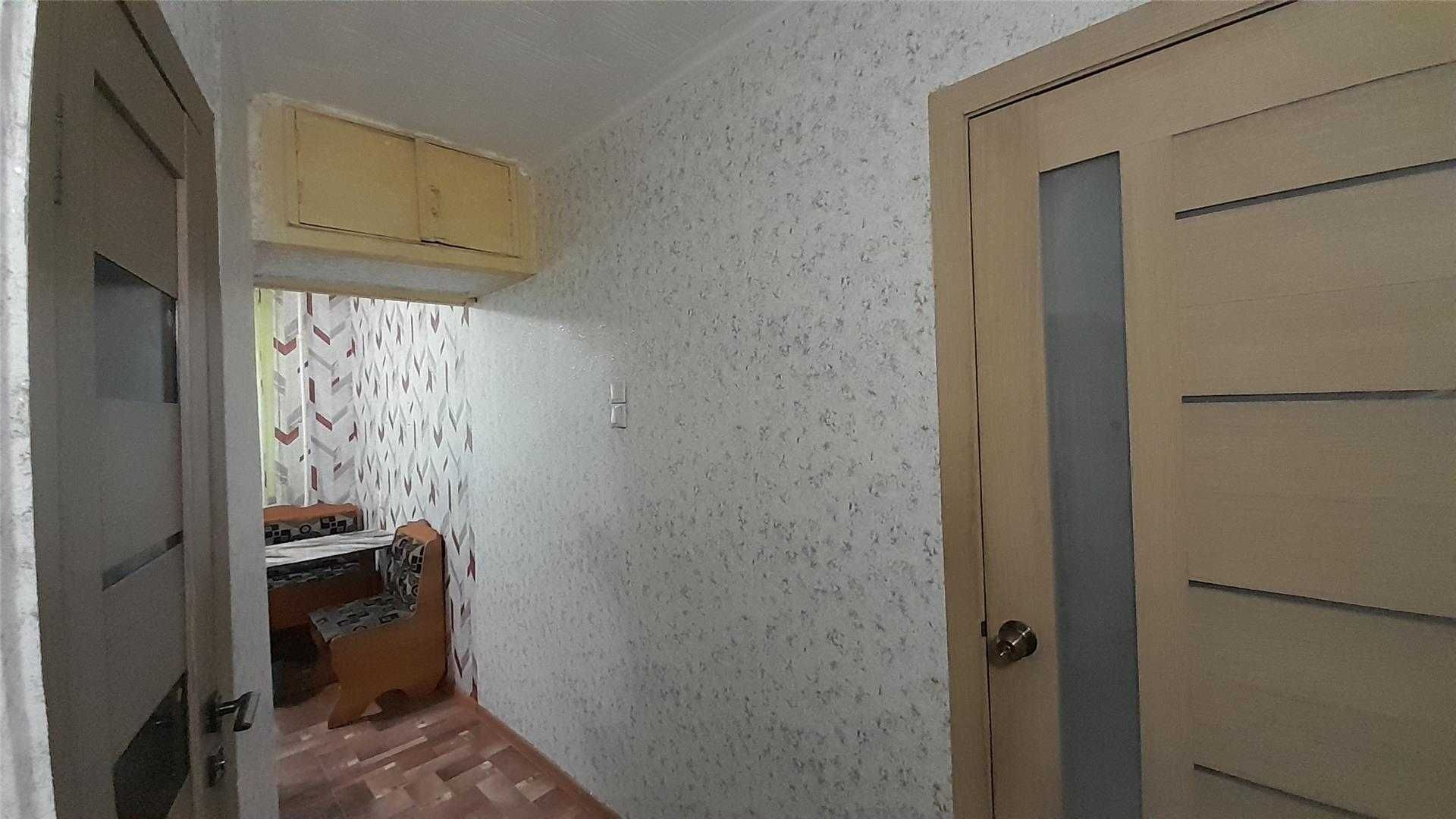 Продам 2 комн квартиру на 7 мкр на 1/5 эт