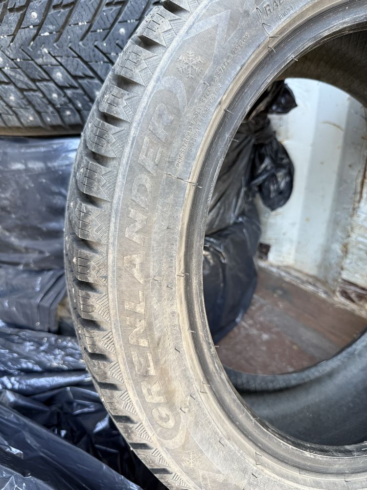 Зимние шины 215/50/R17
