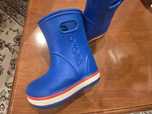 Продам резиновые сапоги crocs