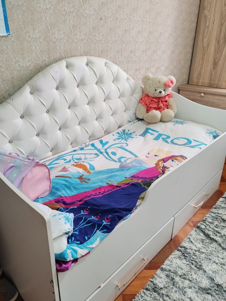 Продаётся детский кровать с матрасами. 2 кровать