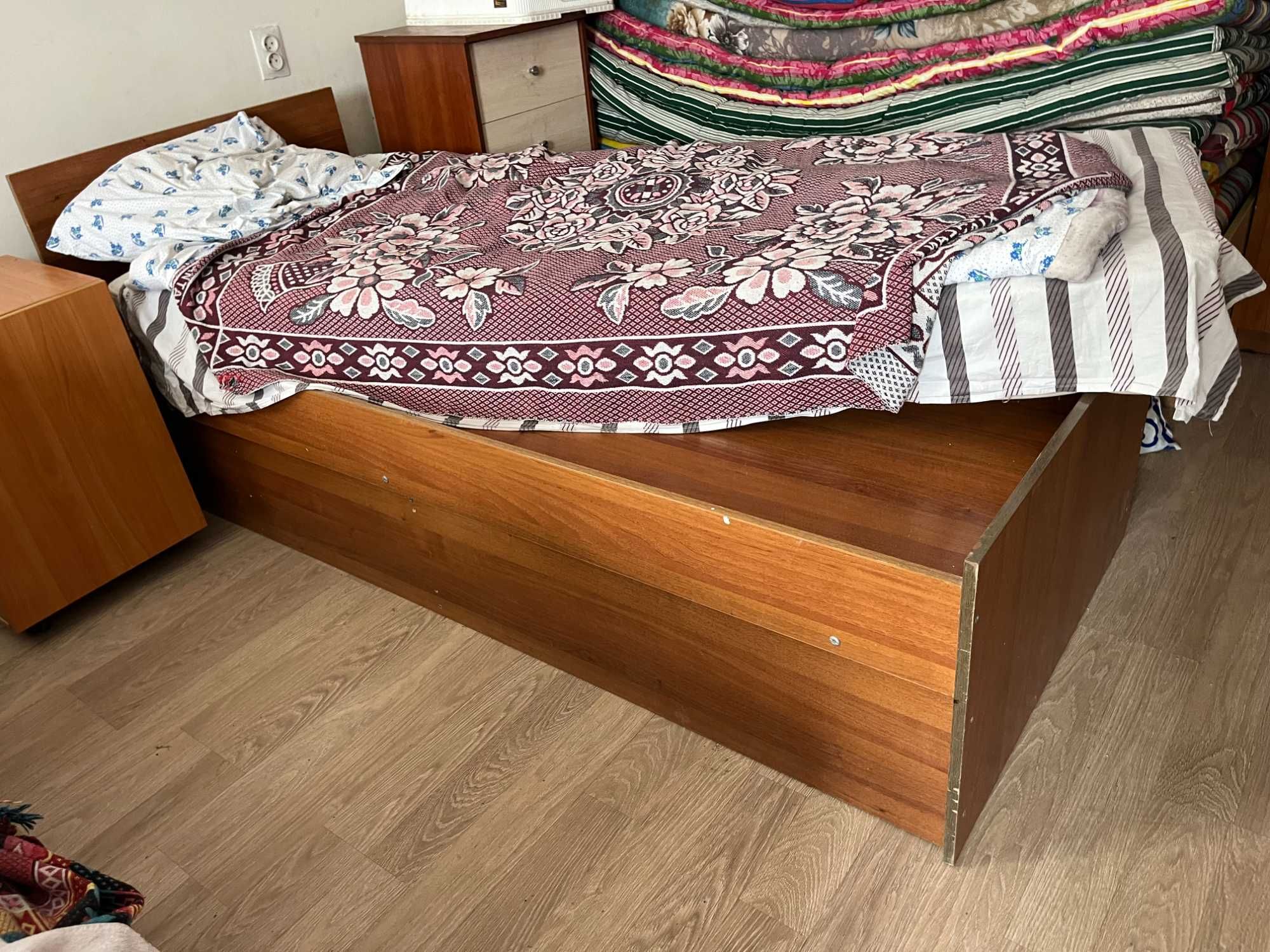 кровати б/у в хорошем состоянии