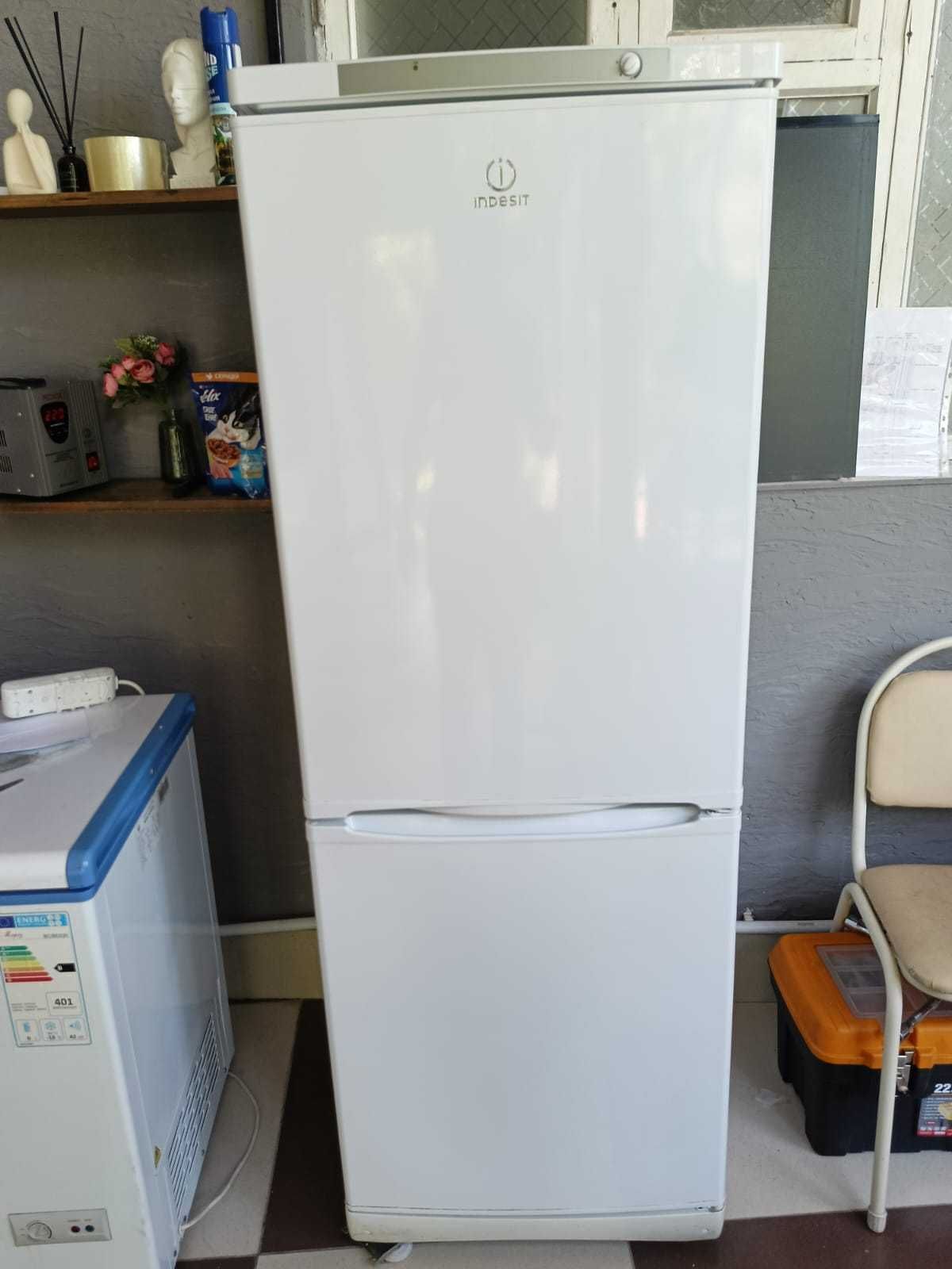 Продается Холодильник Indesit