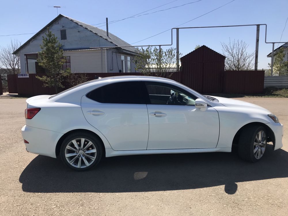 Lexus IS 250.