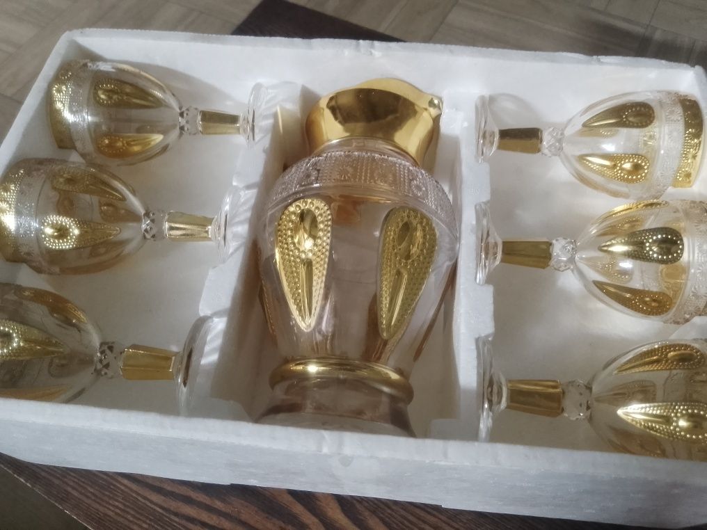 Графин и фужеры продам