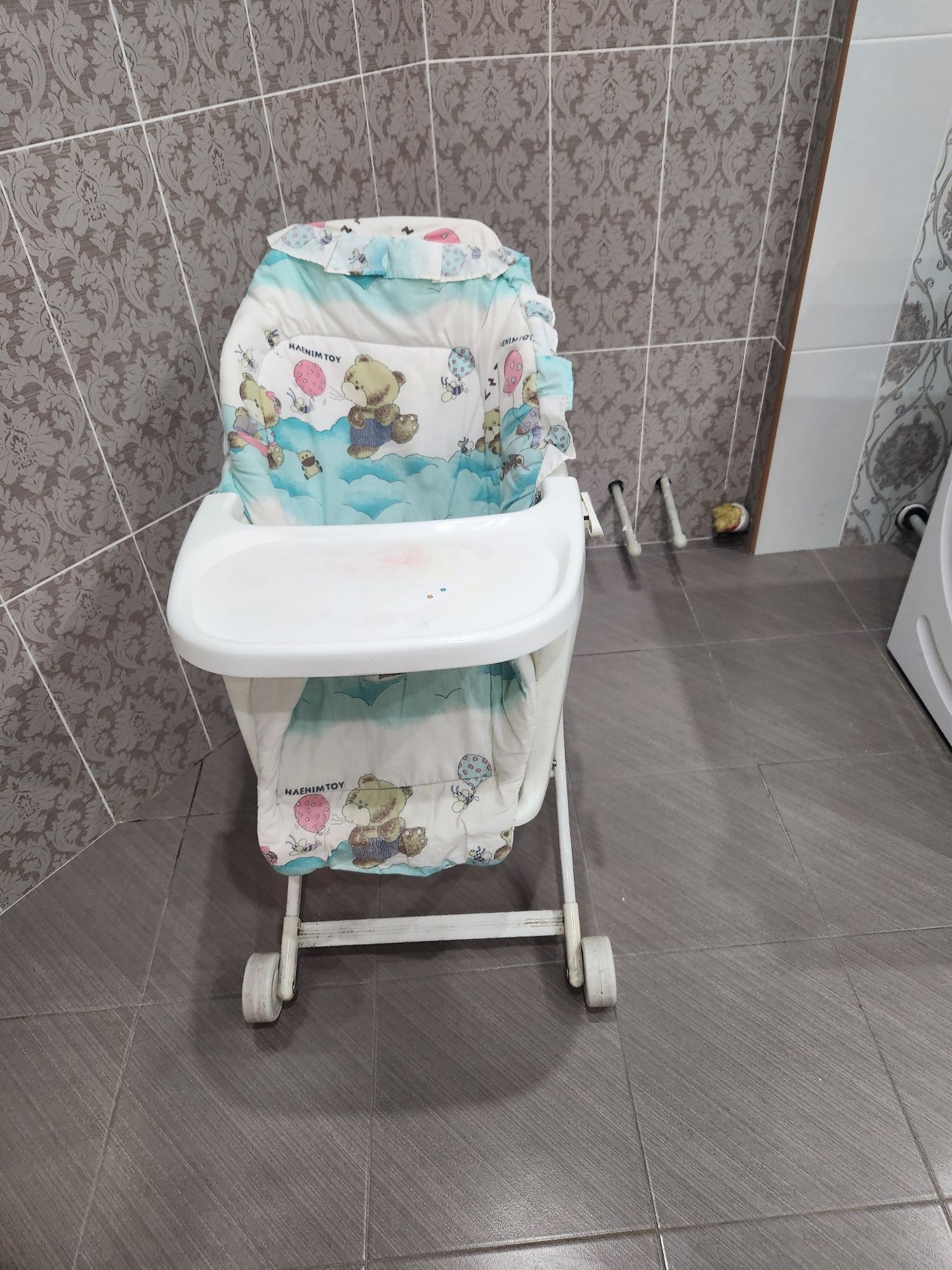 Продам стульчик для кормления и прогулочную коляску. Всё в хорошем сос