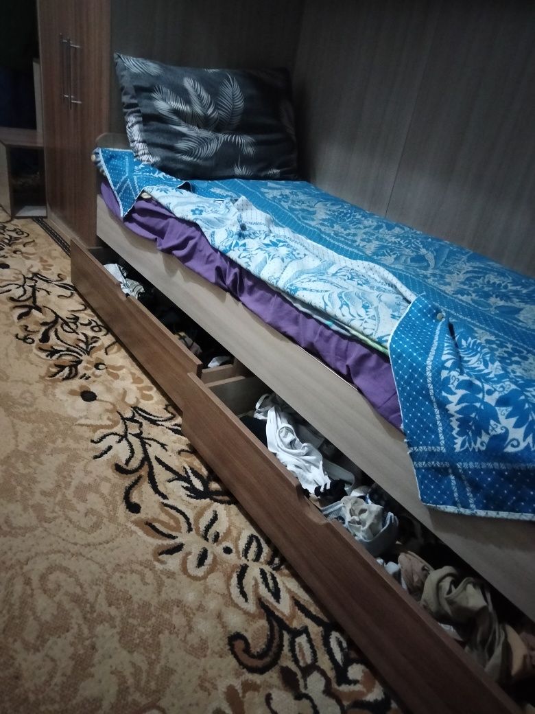 Продам двухъярусную кровать