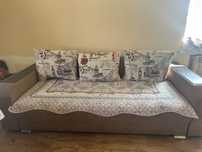 Продам диван в среднем состоянии