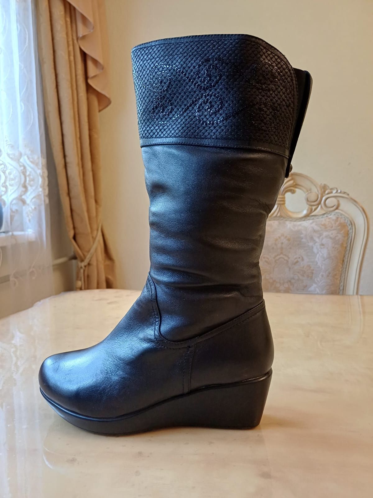Продам сапоги новые