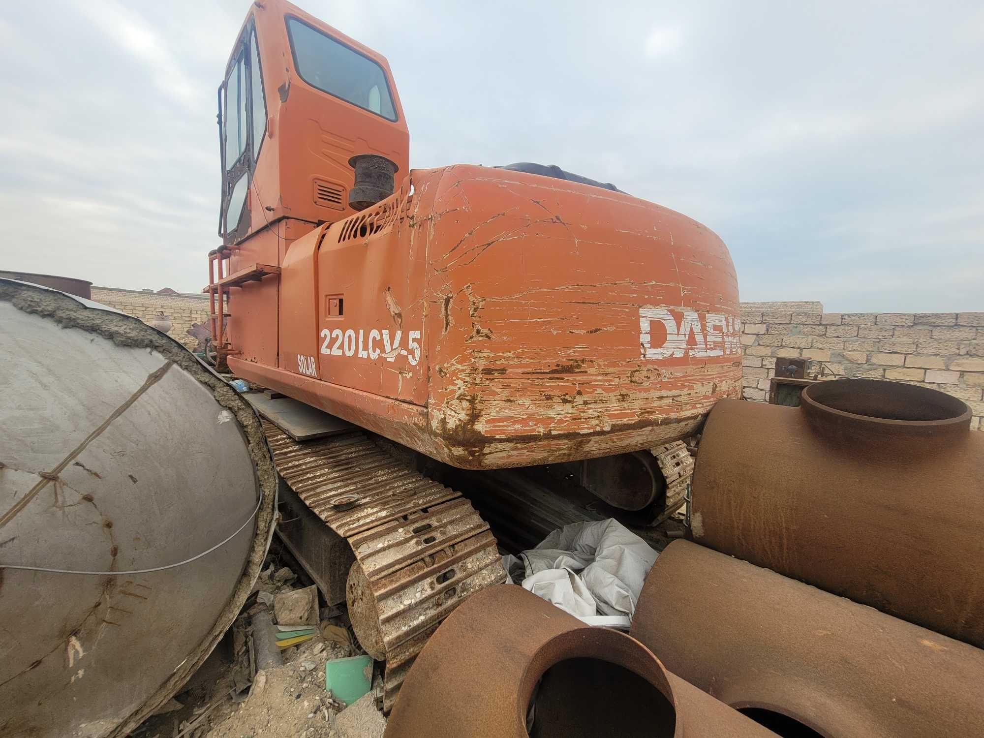 Трактор 220 сатылады