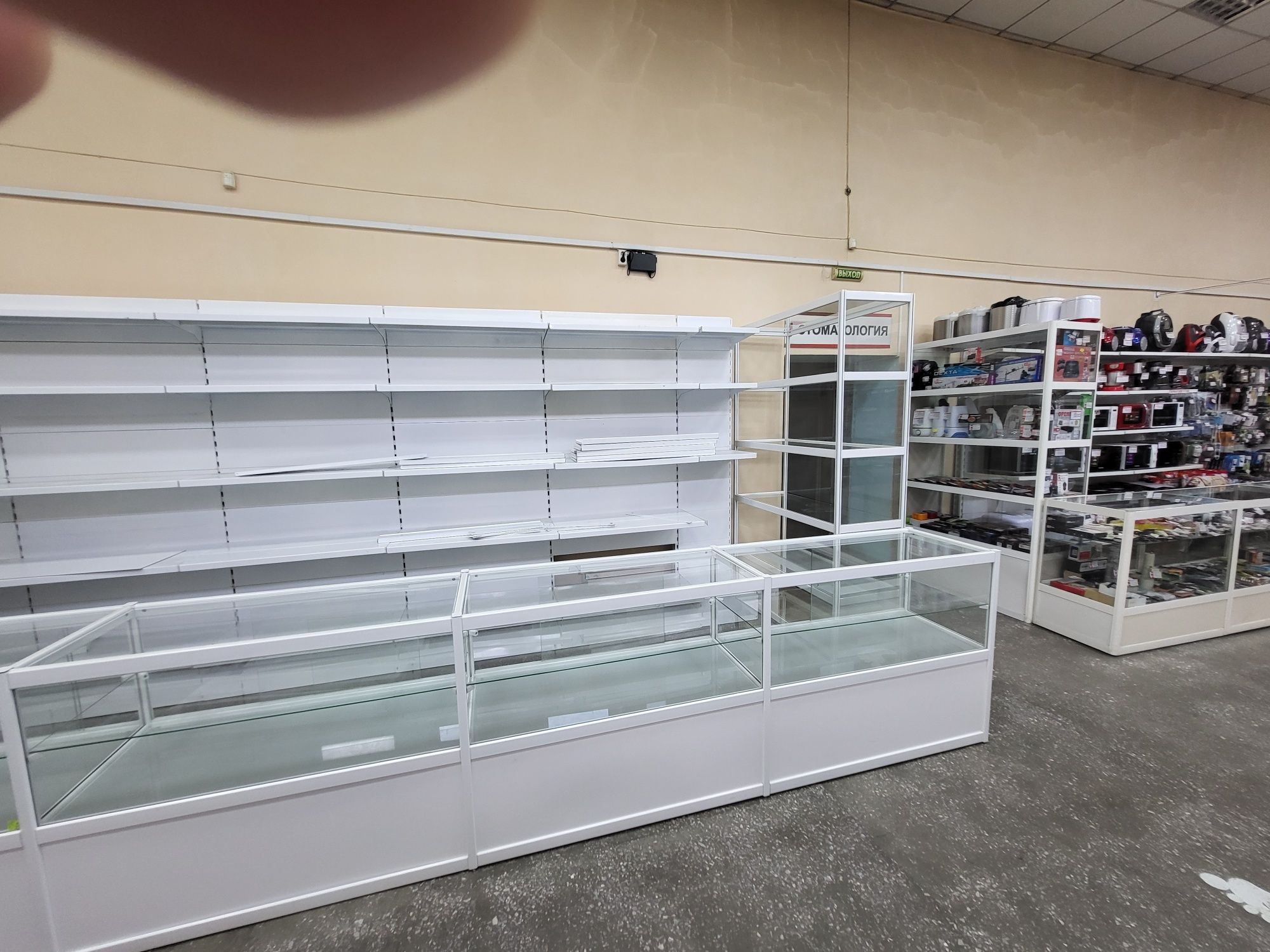 Сдам в аренду торговые площади с оборудованием в магазине Оазис.