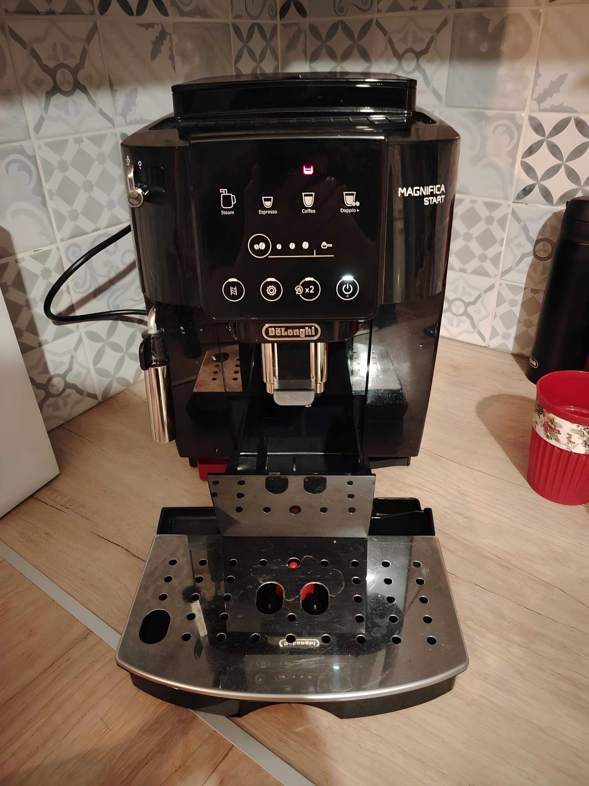 Продам Кофемашину Delonghi ECAM-220.21.B