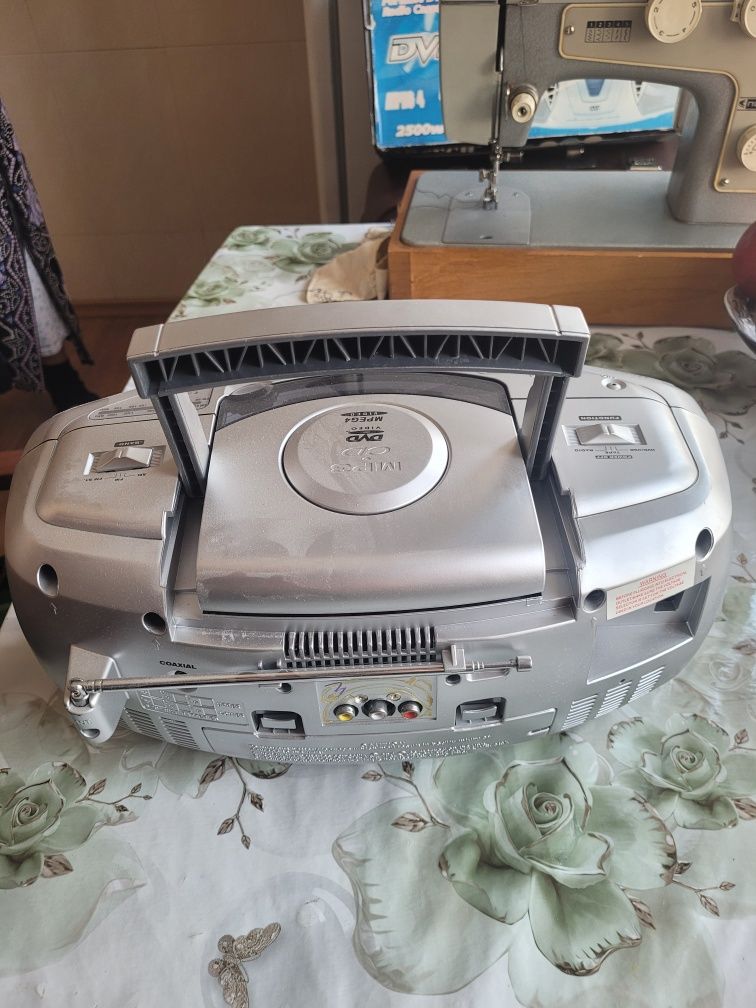 Продам Проигрыватель: Аудиокассет, дисков CD , MP3 , радио AM/FM , USB