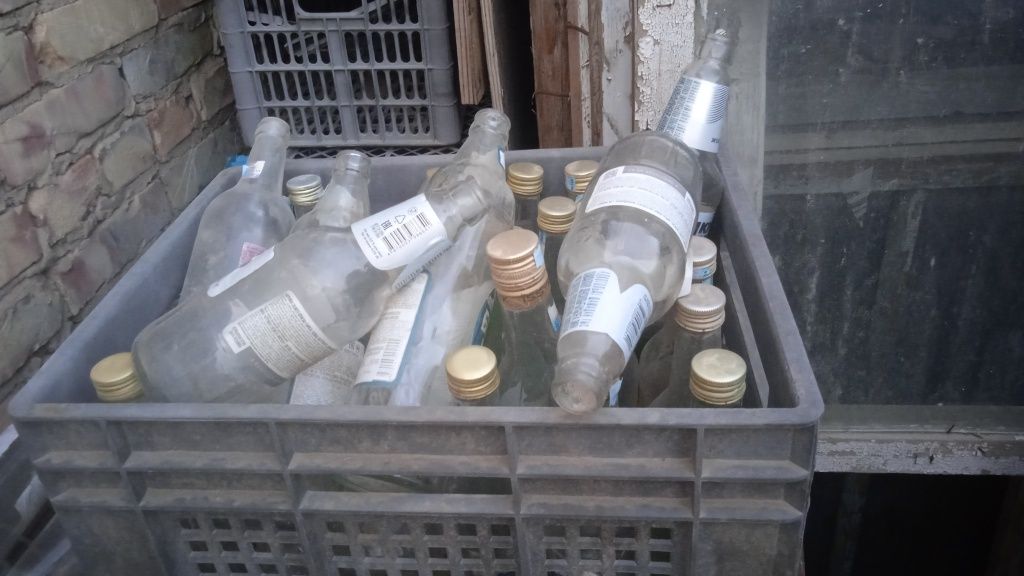 Продам бутылки стекло.