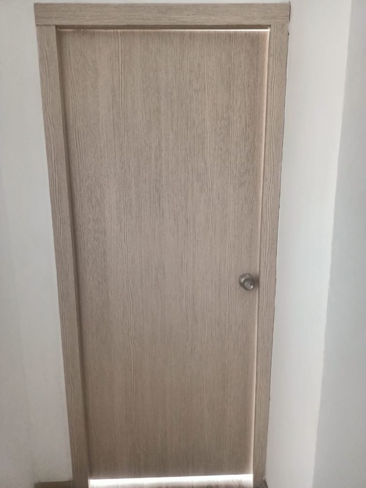 Продам межкомнатные двери.