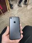 Продаю IPhone 7