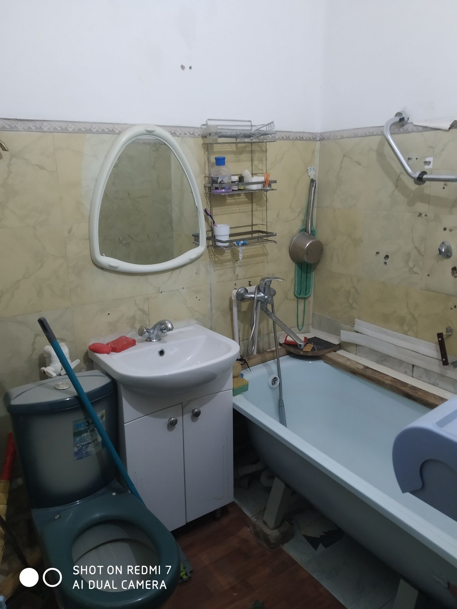 Продам 2х комнатную по Абая 42