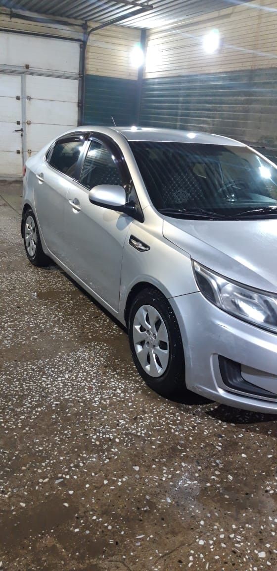Автомобиль kia rio