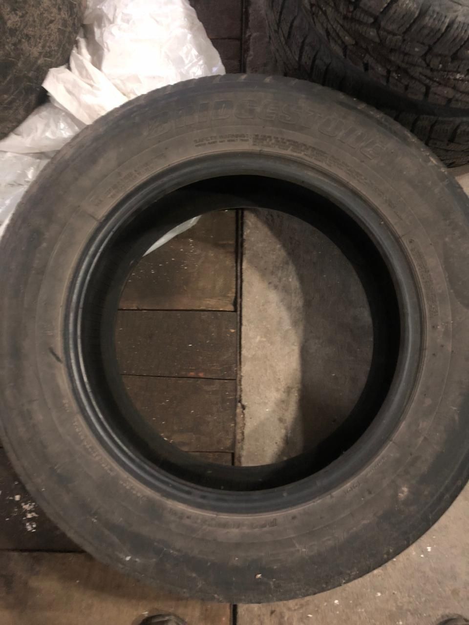Продам резину 1 шт Bridgestone