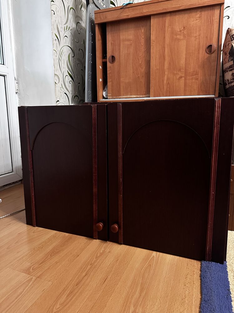 Продается шкаф и 3 тумбы (набор)