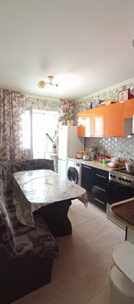 Продаётся 3-комнатная квартира в 5-микрорайоне. Не угловая.