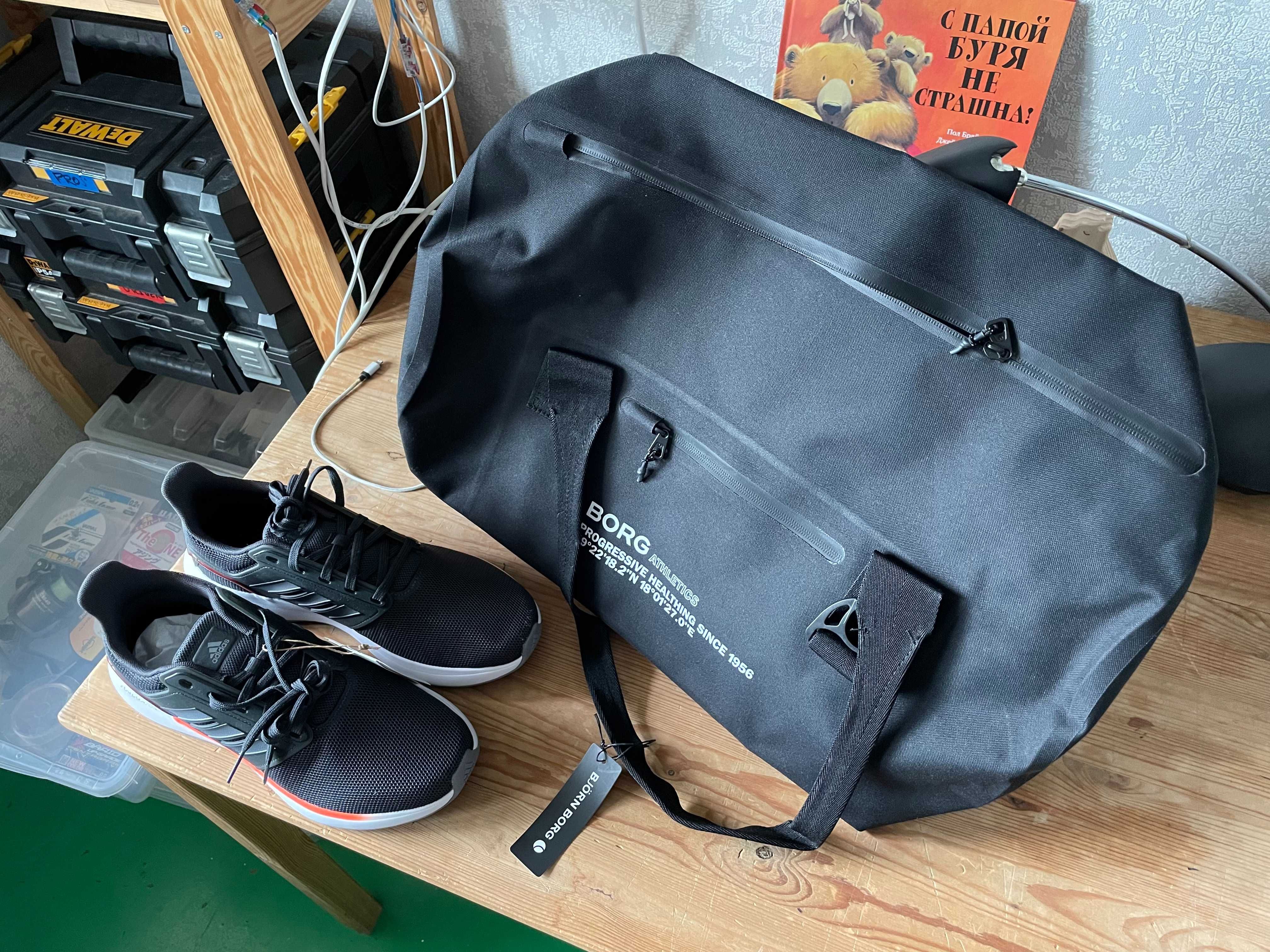 Кроссовки беговые Adidas EQ19 Run, р. 44 европейский