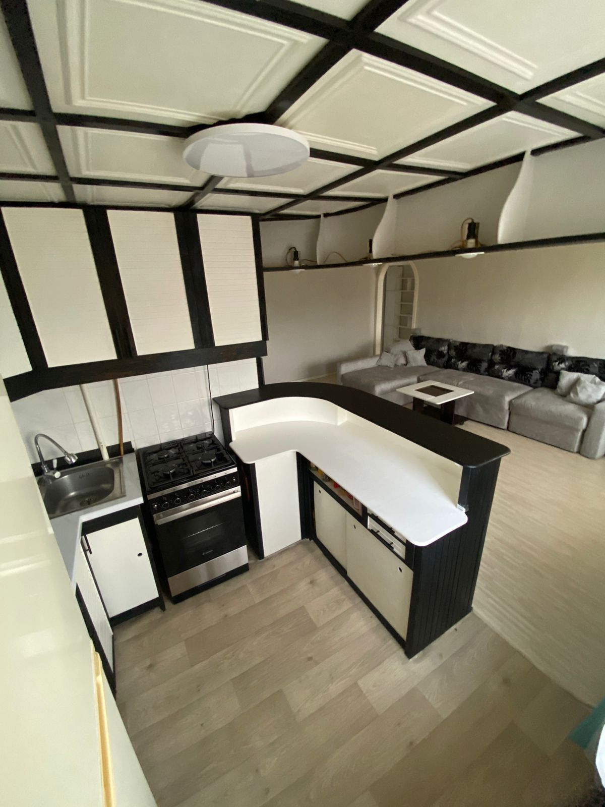 Продам 3-х комнатную квартиру 58 кв.м,  4/5 эт, центр
