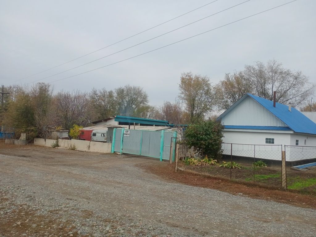Дом продается. Участок большой