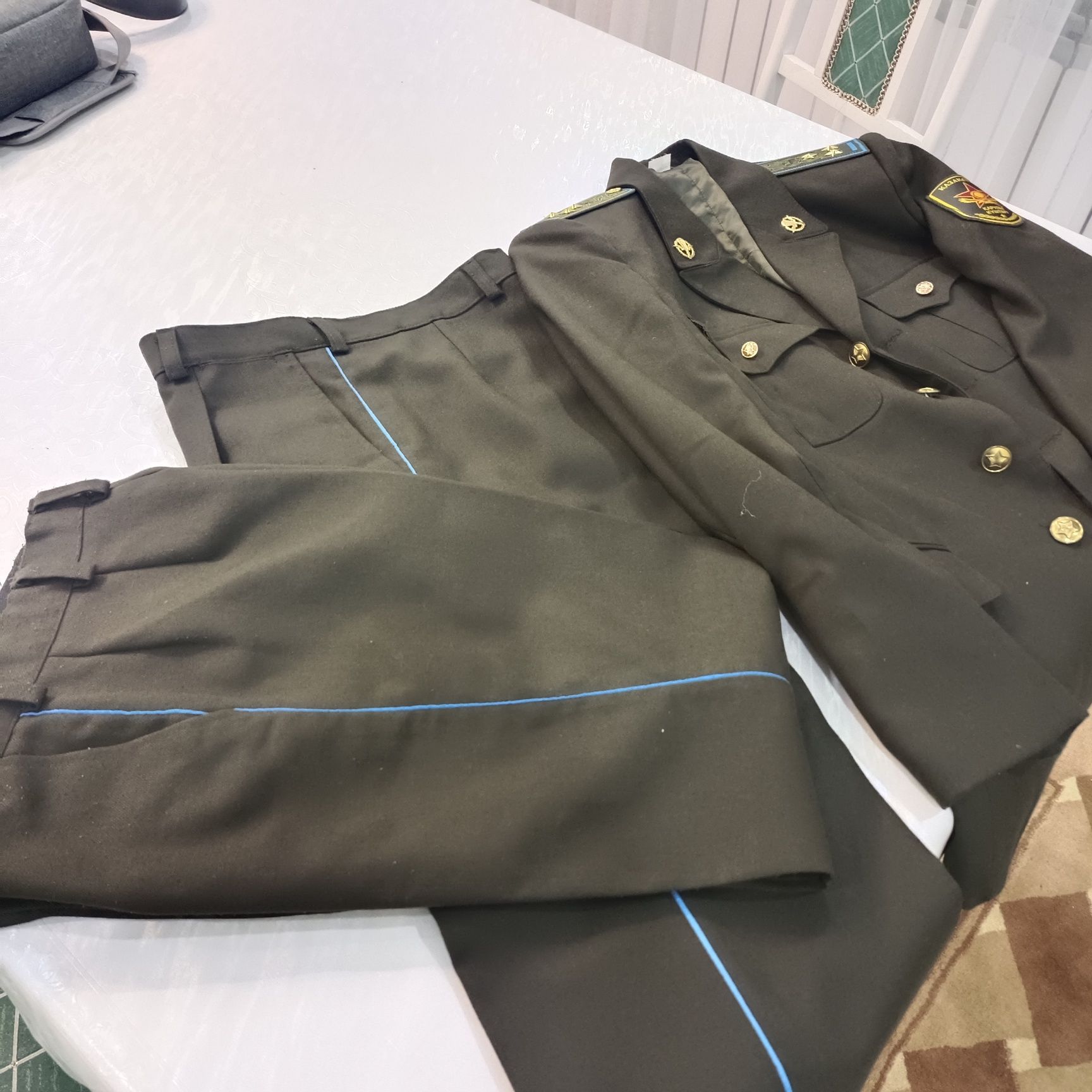 Кастюм военный коричневый