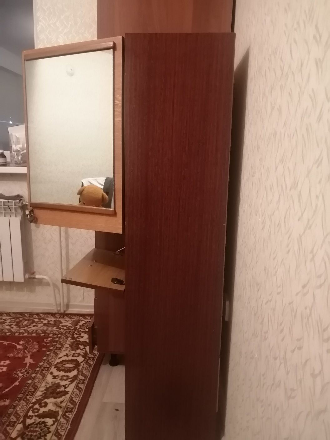 Тумба с зеркалом в хорошем состояний