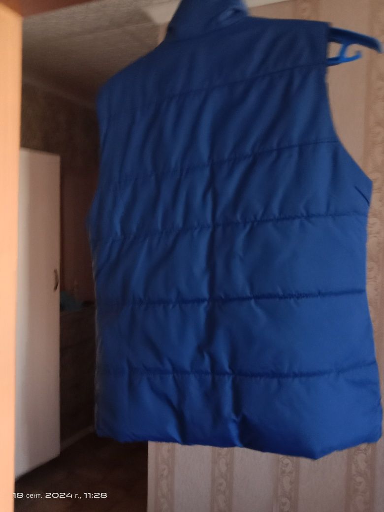 Продаю куртку осенне весеннюю б/у приятно зелёного цвета