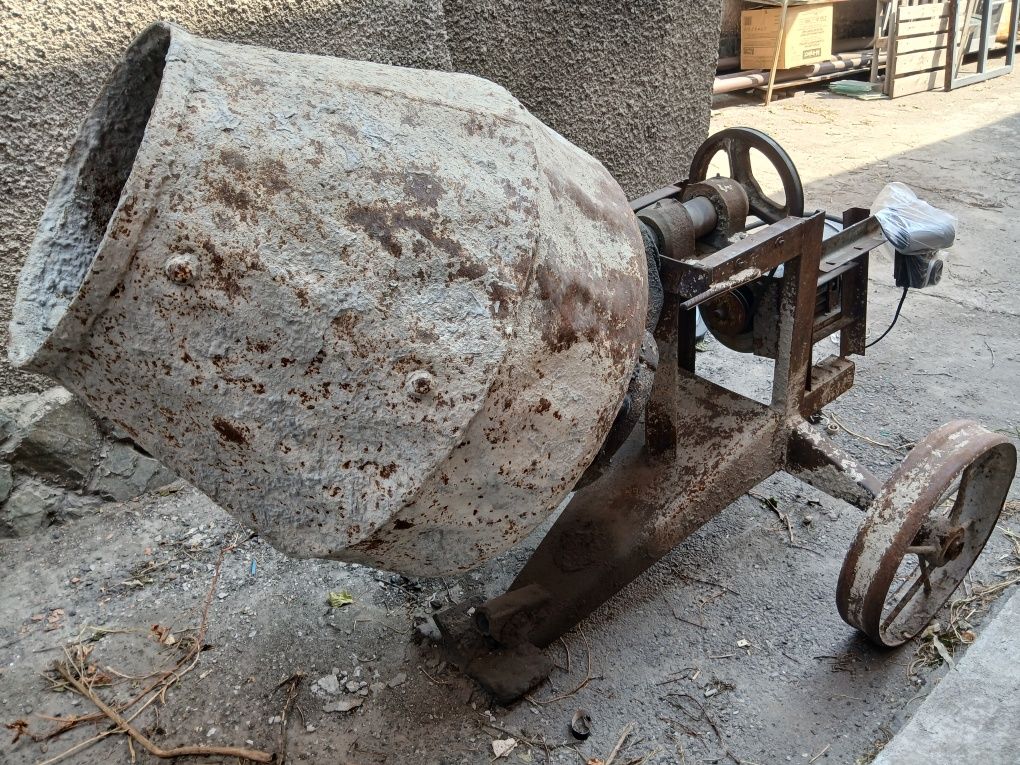 Продам миксер бетонмешалку редукторный