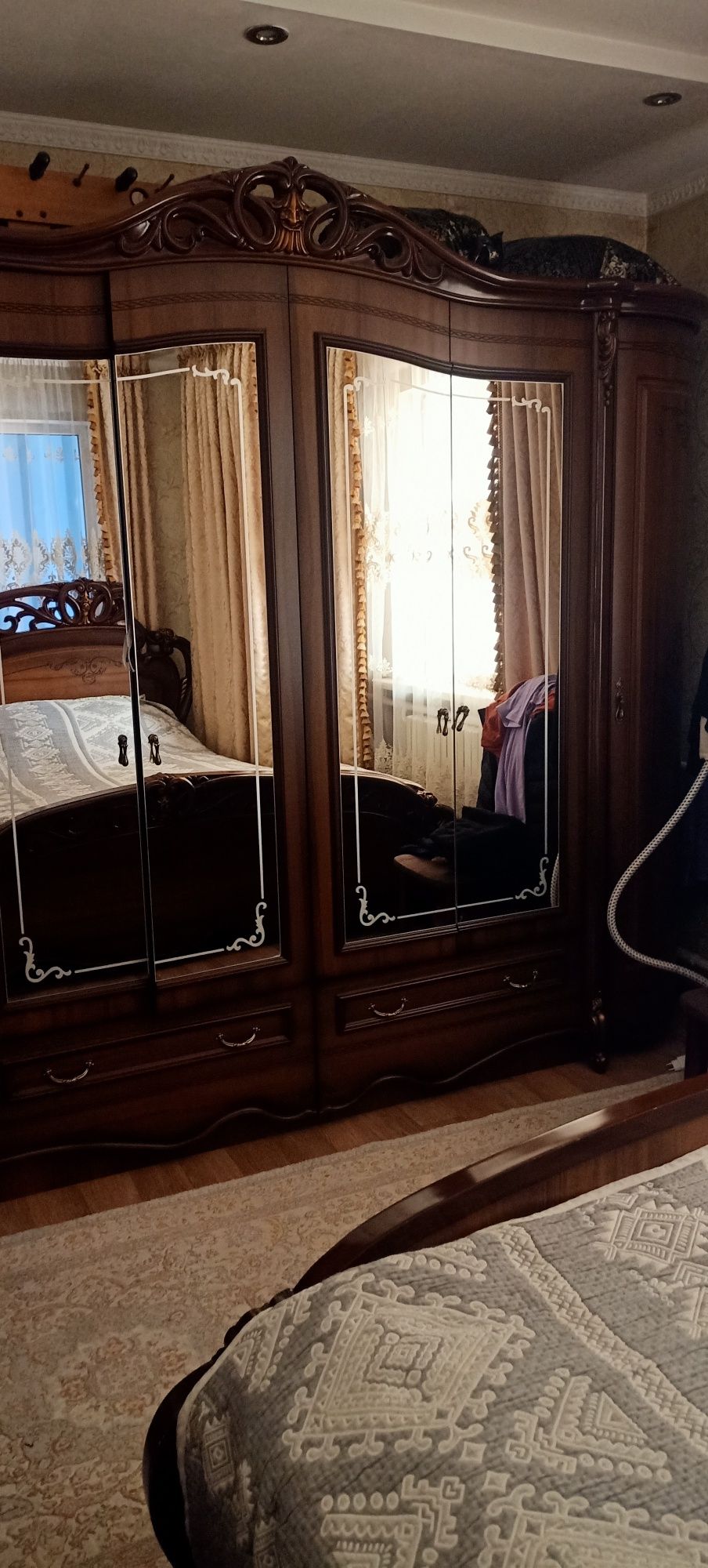 Продам спальный гарнитур в хорошем состояние.