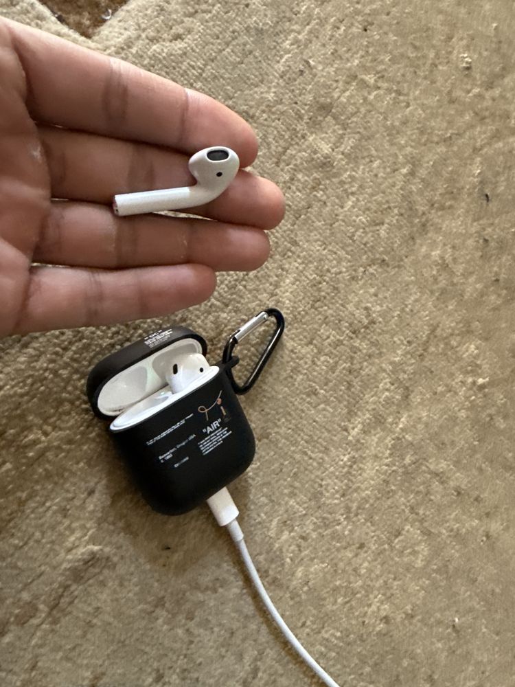Airpods 2 нушник оргиналныи хорошыи качества новыи белый цвета компакн