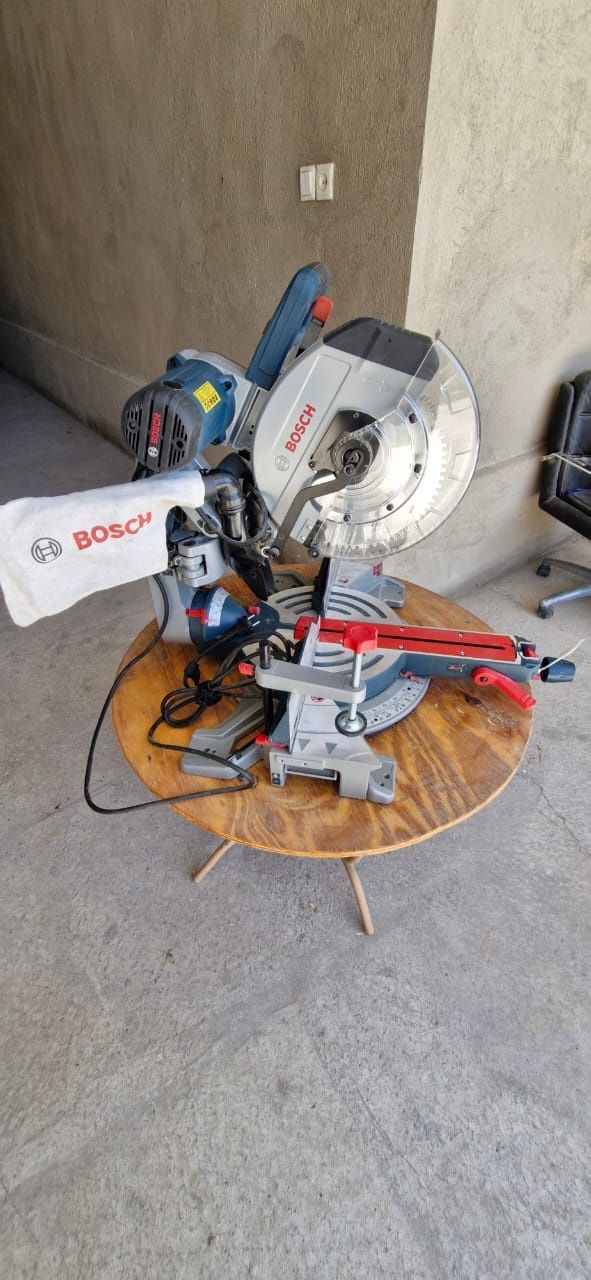 Торцовочная пила Bosch Professional GCM 12 GDL, 0601B23600