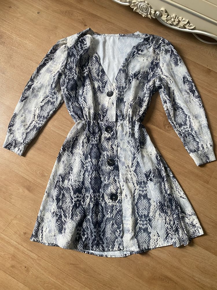 Блузы, платья  40 -42 S-XS