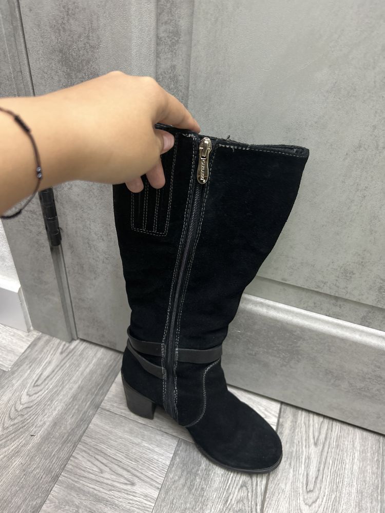 Продам зимние сапоги замша