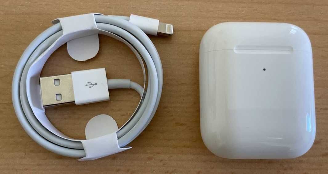 iPhone 8 64Гб, Space Gray + Airpods 2 (кейс с беспроводной зарядкой)