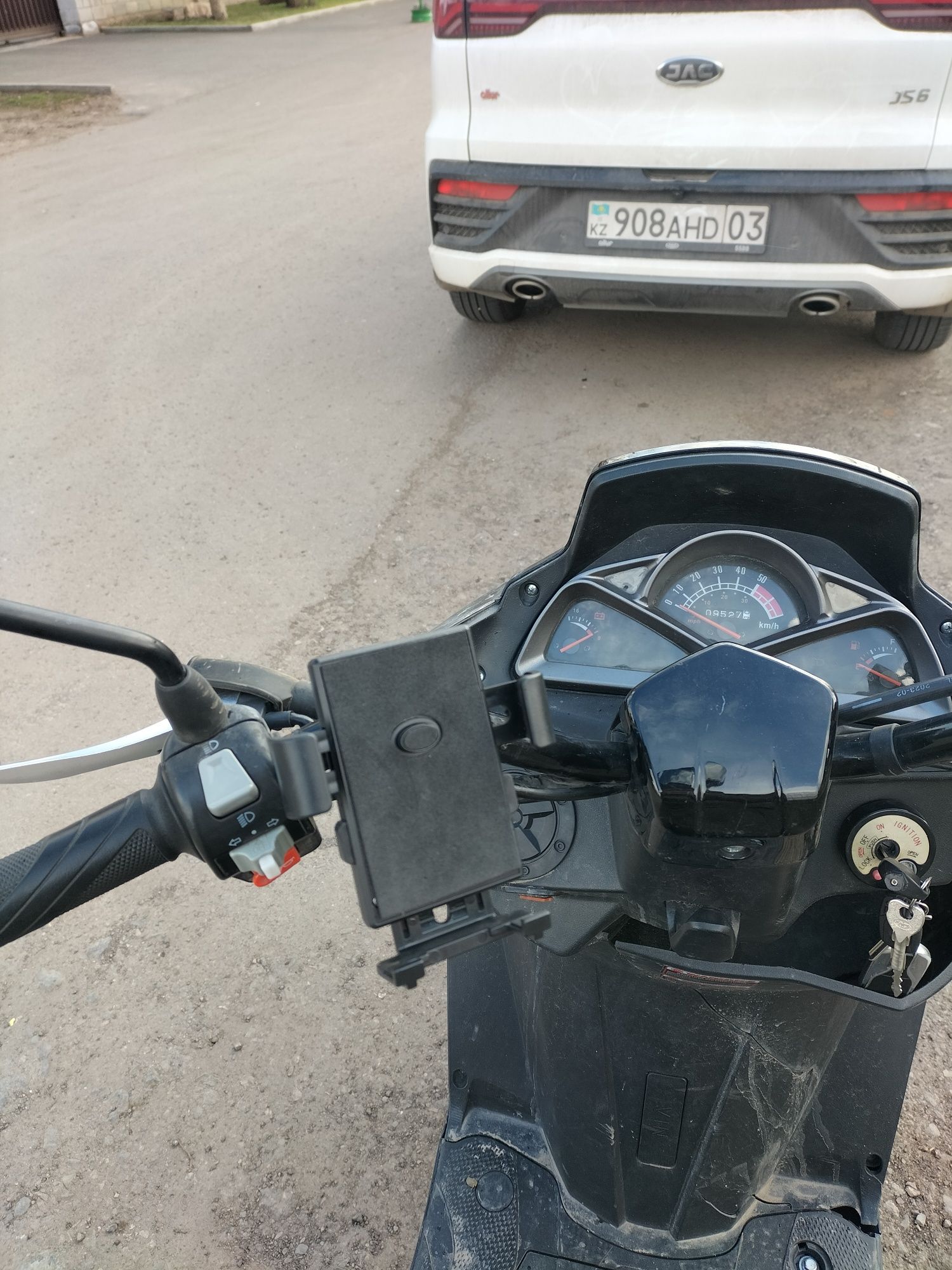 Мопед 180куб. Bennali Saber-200 Maxi galaxy