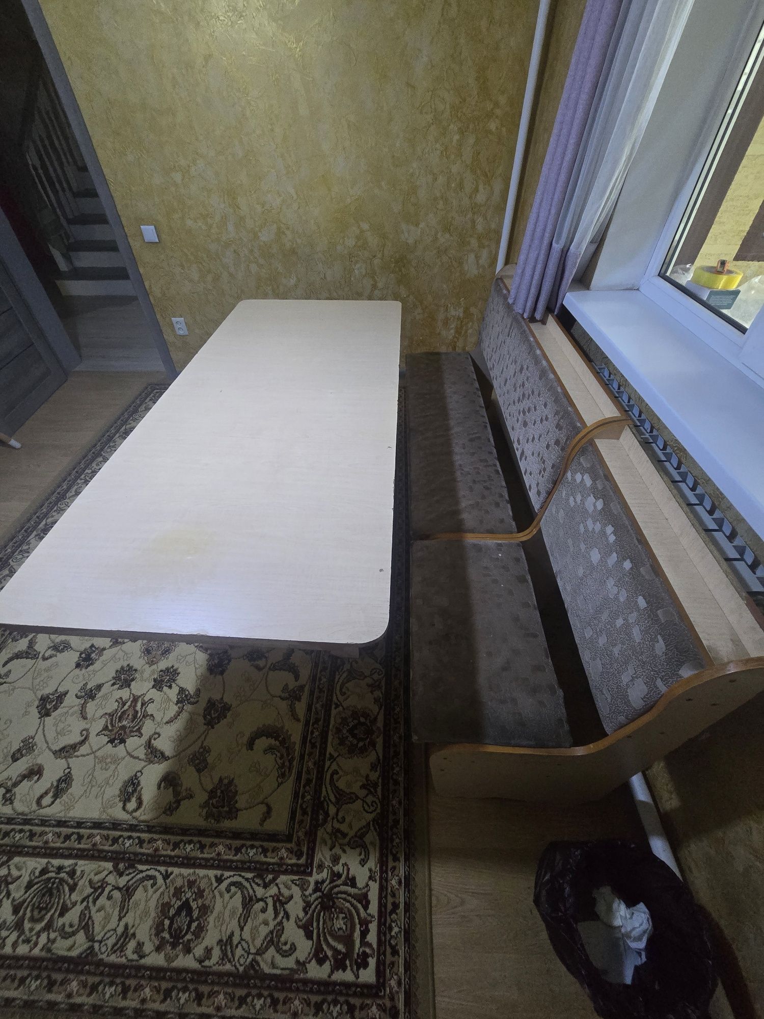 кухонный стол со скомейкой
