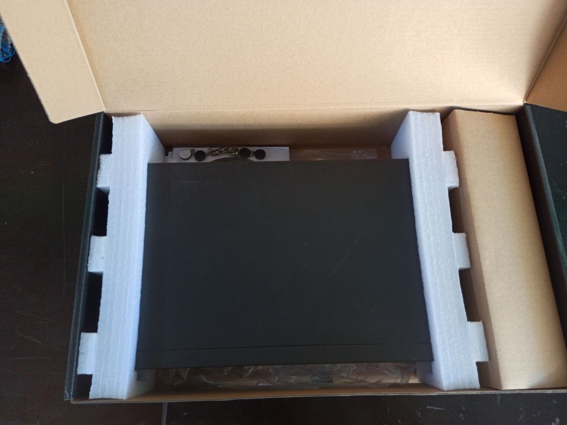коммутатор TP-link TL-SF1016DS