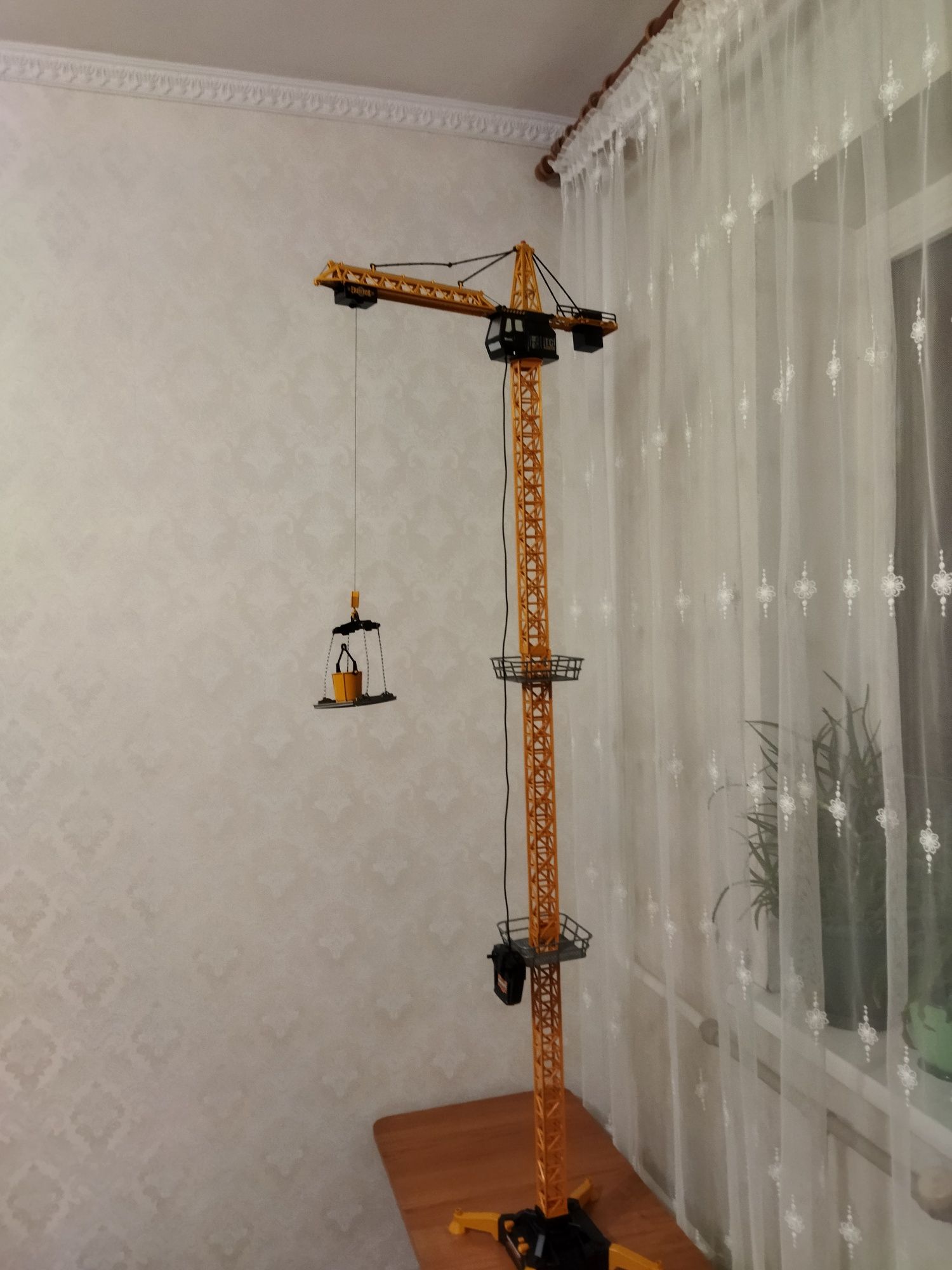 Башенный кран новый игрушка,на управлении большой.