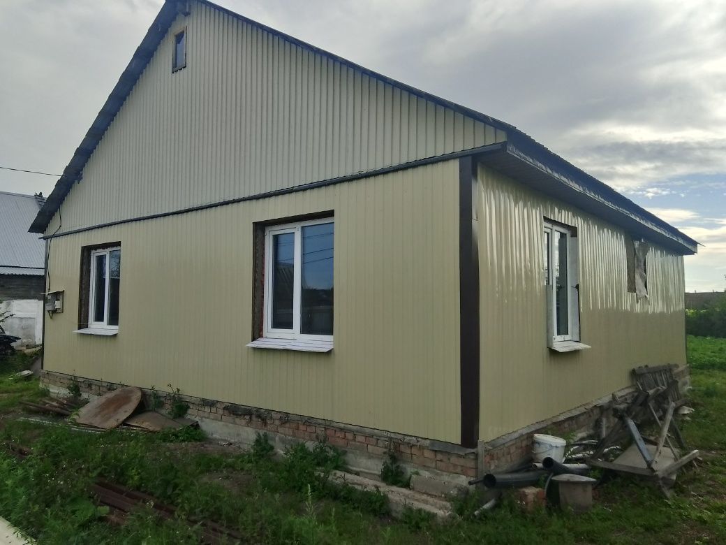Продам дом большой шпальный.