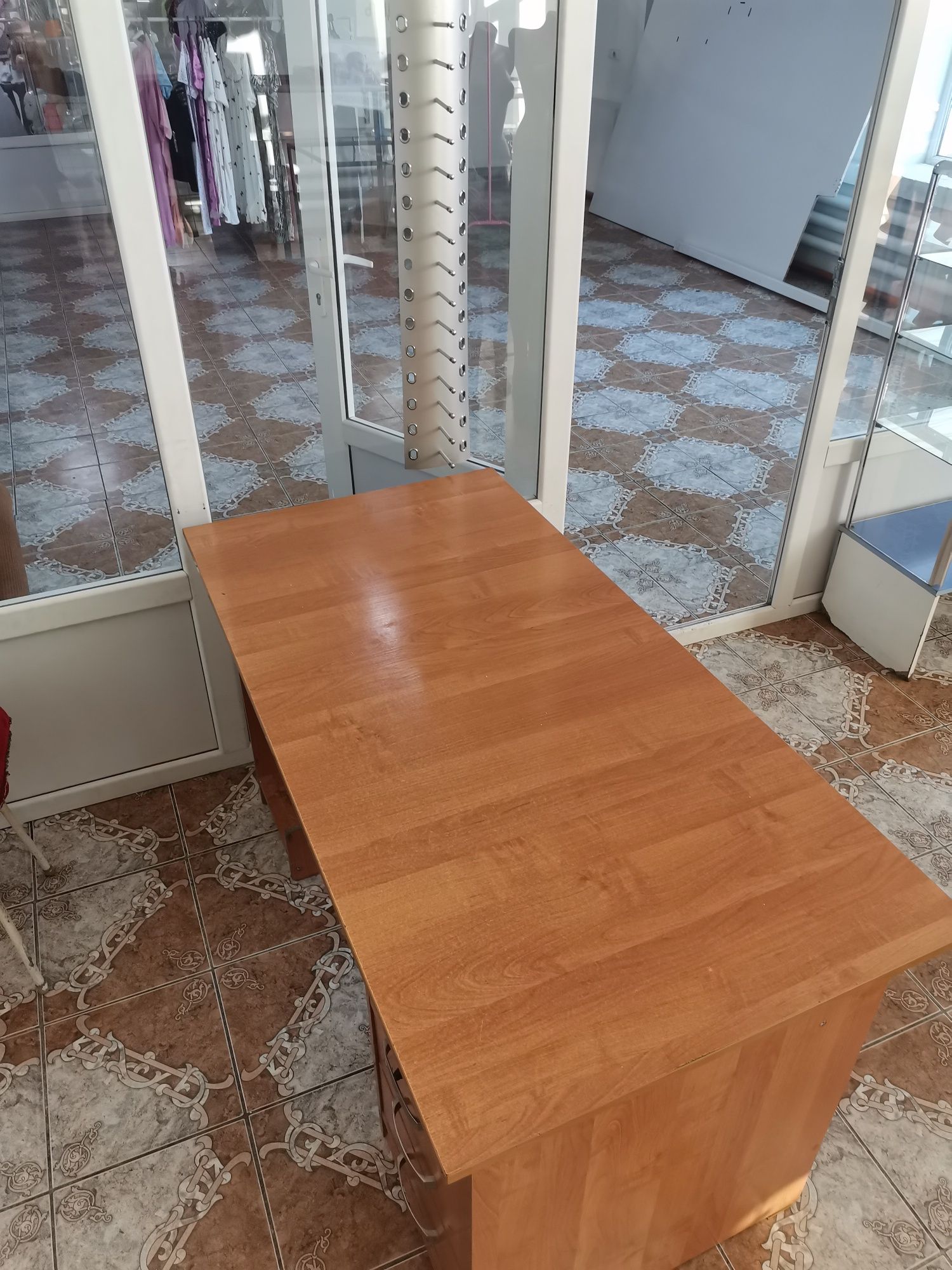Продам стол для компьютера