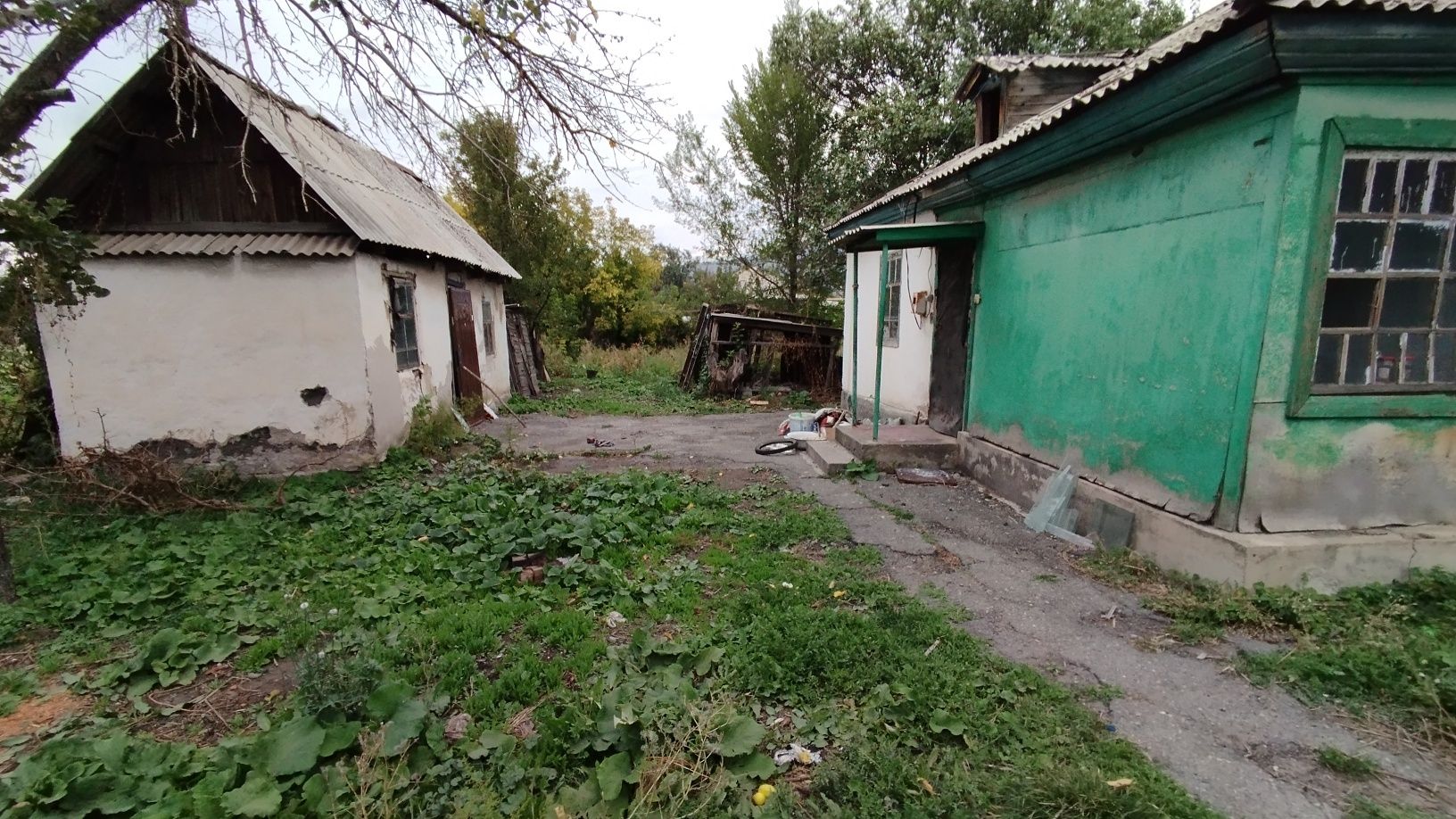 Участок в жилом районе