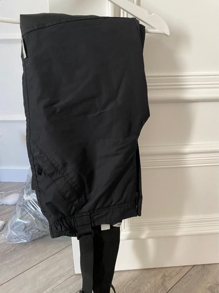 Продам детские зимние куртки