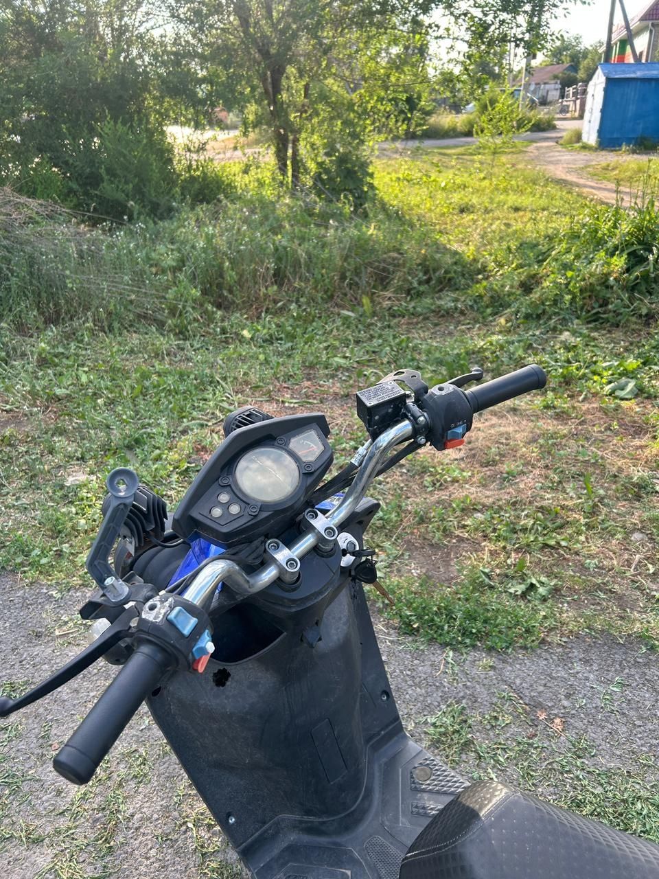 Продаю скутер бумер
