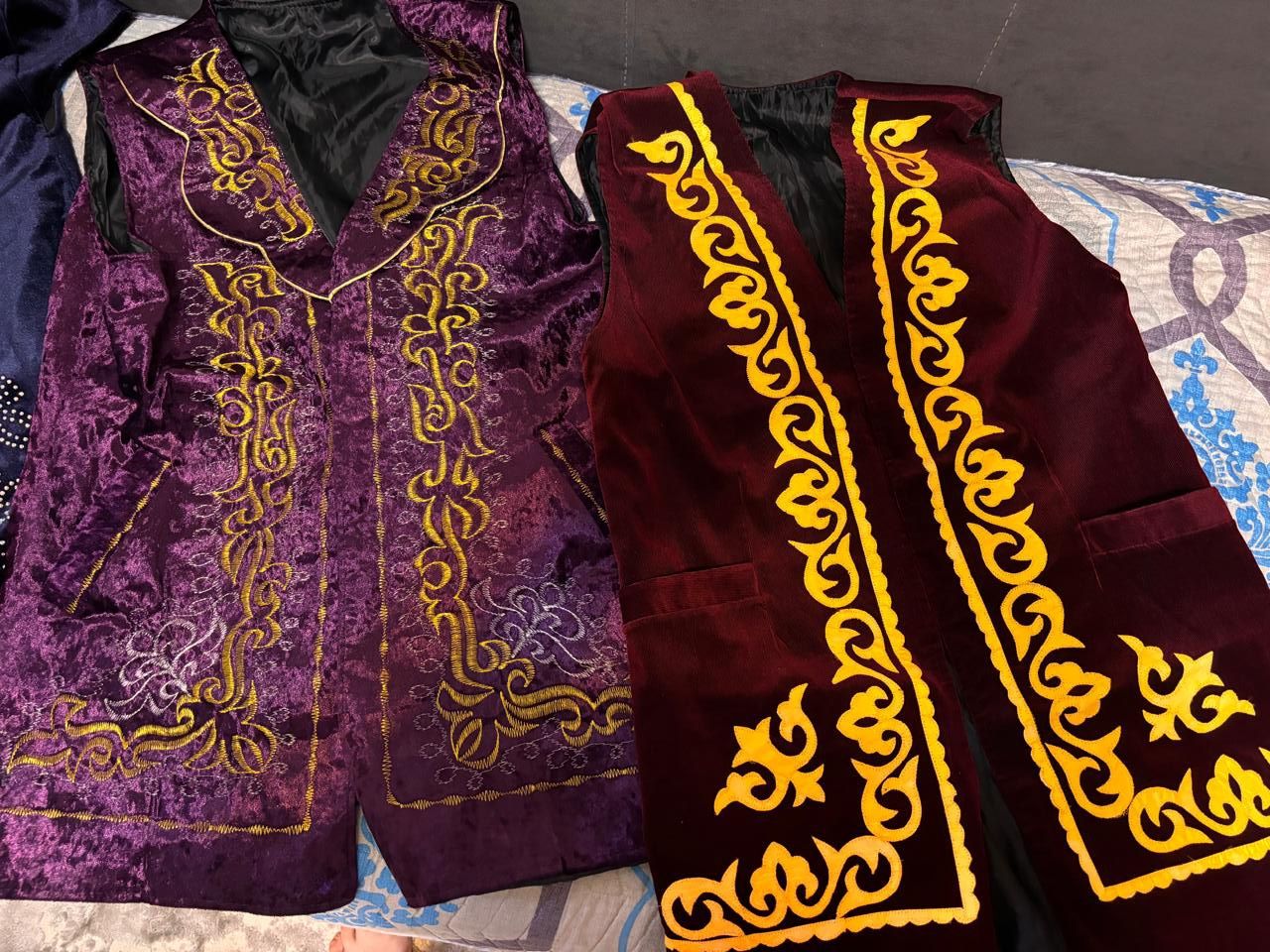 Камзолы новые продам